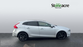 Volvo V40 R-Design D2 KM67VVA Image 3