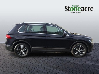 Volkswagen Tiguan 2.0 TDI SE Navigation DSG Euro 6 (s/s) 5dr AK67LME Image 2