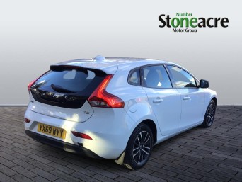 Volvo V40 2.0 T2 Momentum Edition Euro 6 (s/s) 5dr YX69WYY Image 3