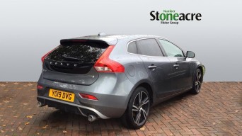 Volvo V40 1.5 T3 R-Design Edition Auto Euro 6 (s/s) 5dr YO19DVG Image 2