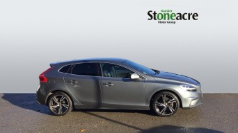 Volvo V40 1.5 T3 R-Design Edition Auto Euro 6 (s/s) 5dr YO19DVG Image 3