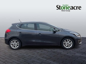 Kia Ceed 1.6 CRDi 2 Euro 6 (s/s) 5dr LF65RXL Image 2