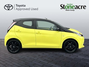 Toyota Aygo 1.0 VVT-i x-cite 3 Yellow Bi-Tone Euro 6 5dr ND66FWO Image 2
