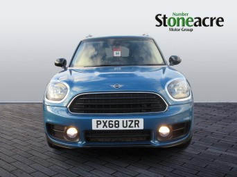 MINI Countryman 1.5 Cooper Steptronic Euro 6 (s/s) 5dr PX68UZR Image 2