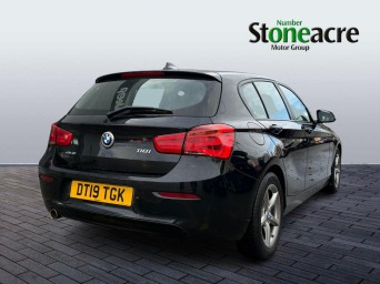 BMW 1 Series 1.5 118i SE Business Auto Euro 6 (s/s) 5dr EJ13ELJ Image 3