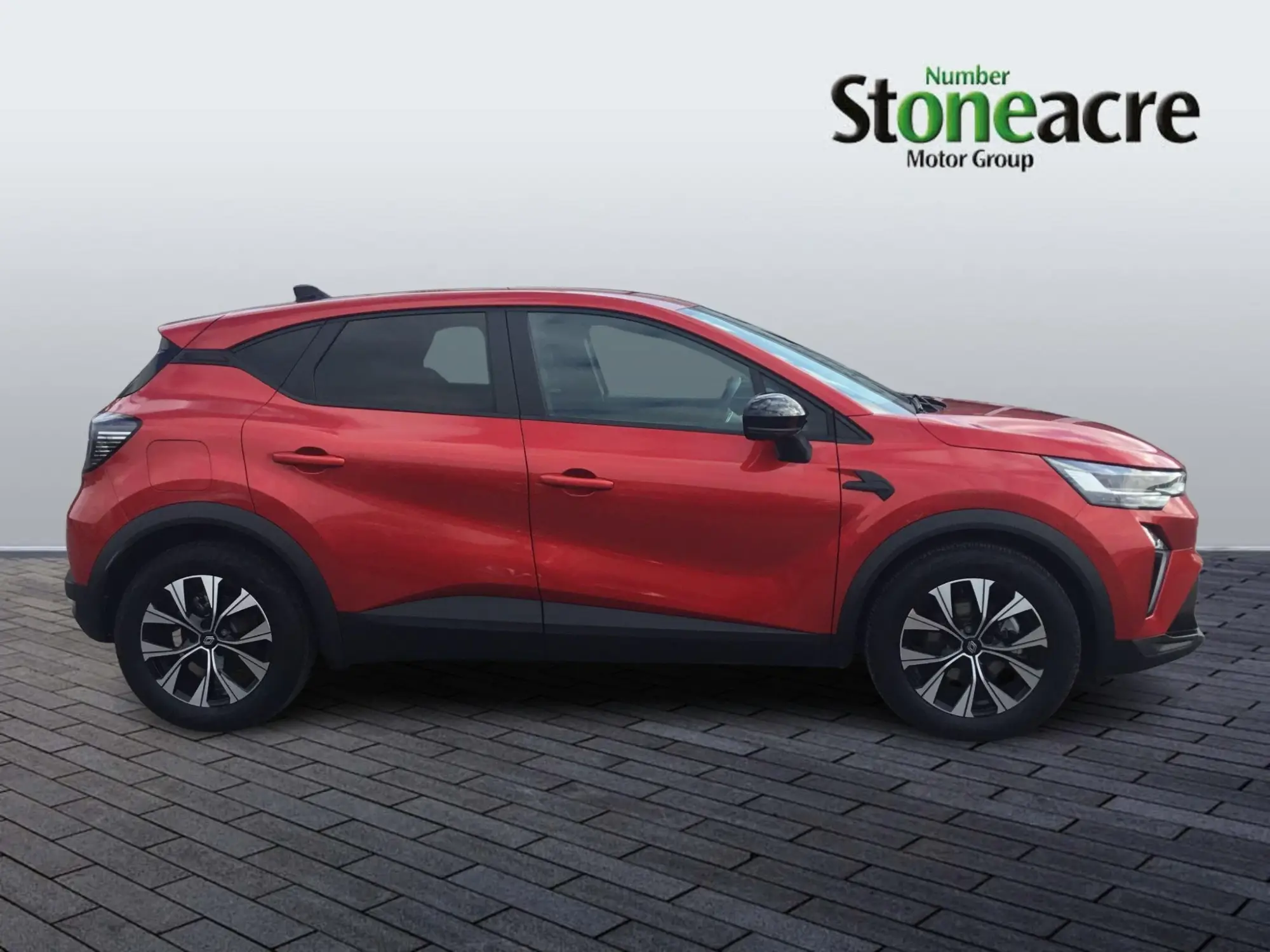 Renault Captur E-Tech 1.6 E-TECH evolution Auto Euro 6 (s/s) 5dr EY25YSV Image 2