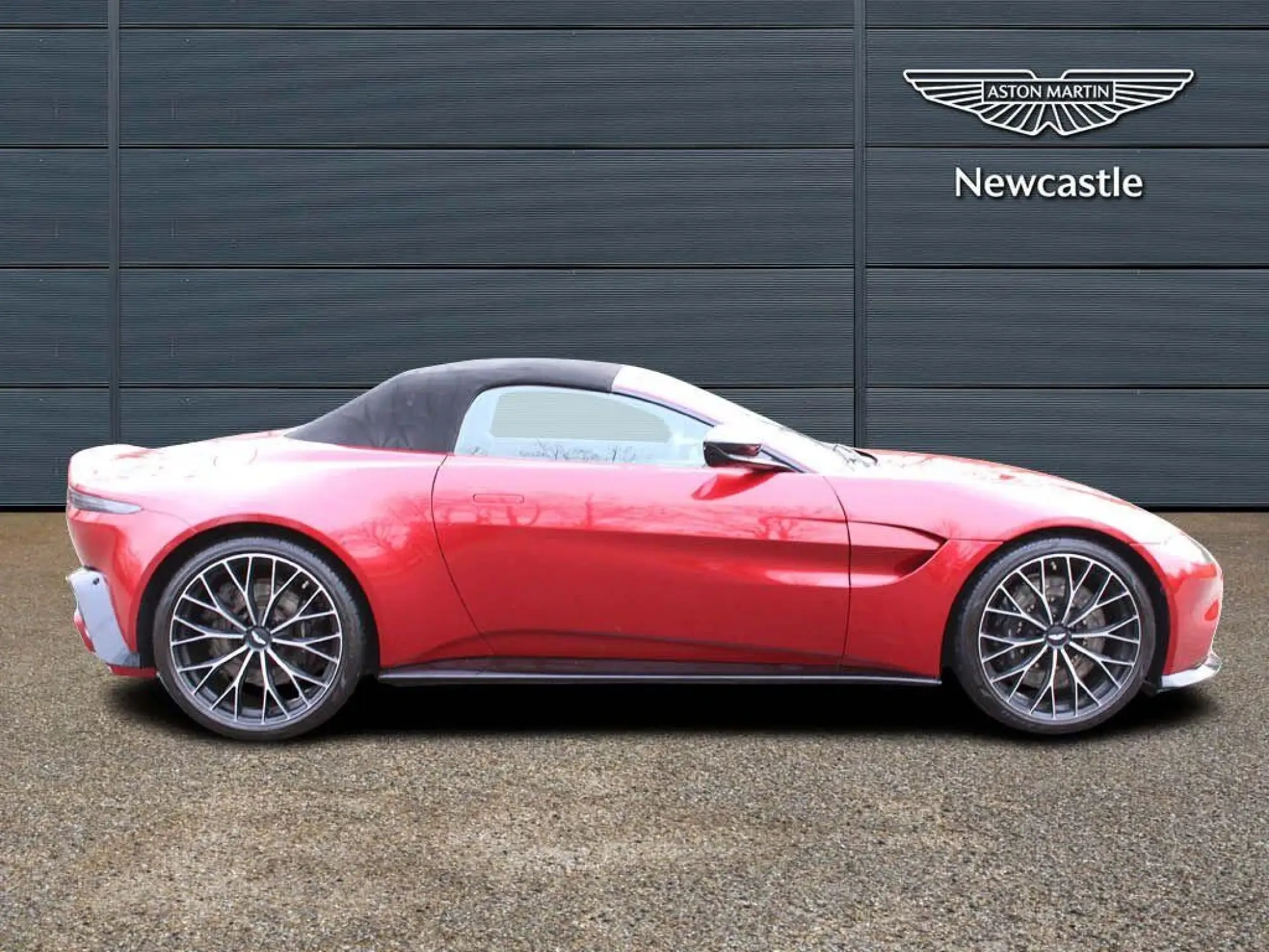 Aston Martin Vantage Roadster 2dr ZF 8 Speed Auto FN23EEW Image 2