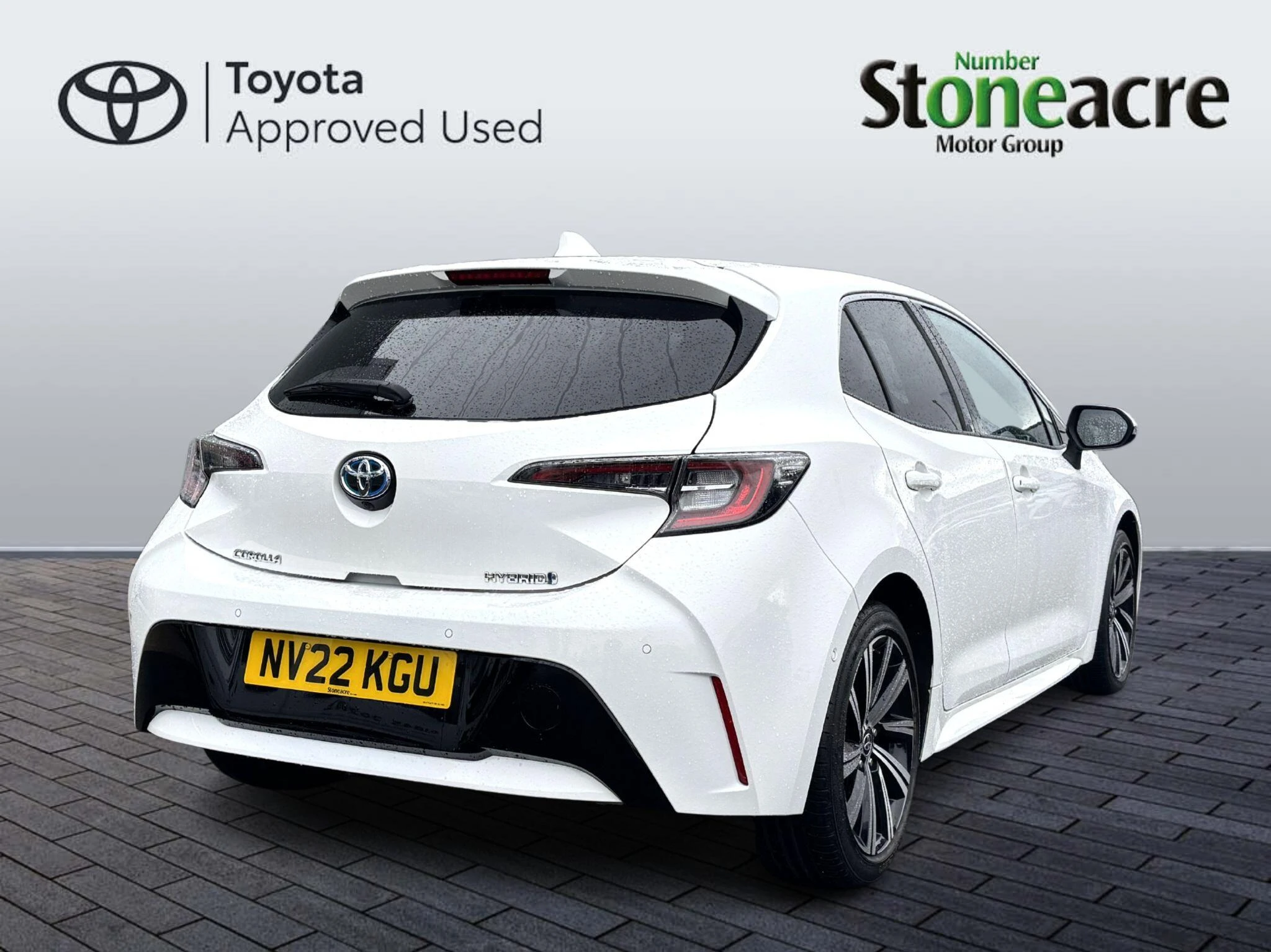 Toyota Corolla Hatchback 1.8 VVT-i Hybrid Design 5dr CVT NV22KGU Image 3