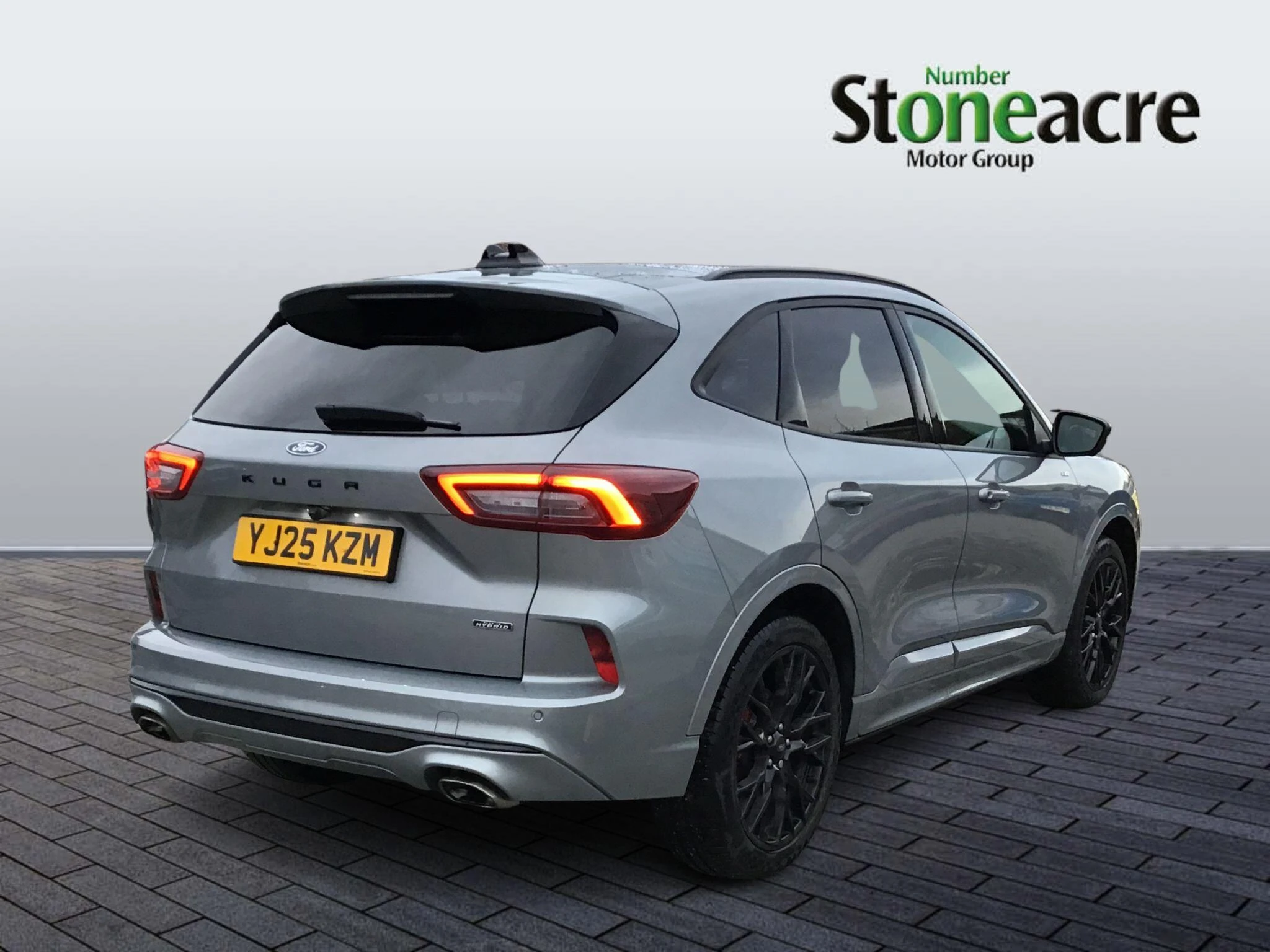 Ford Kuga 2.5 Duratec 14.4kWh ST-Line X Black Package CVT Euro 6 (s/s) 5dr YJ25KZM Image 3