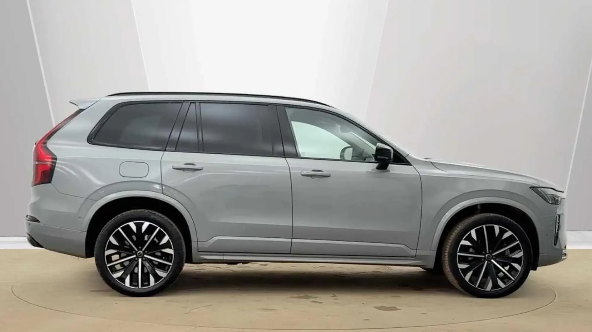 Volvo XC90 2.0 B5 MHEV Ultra Dark Auto 4WD Euro 6 (s/s) 5dr RV25TJZ Image 2