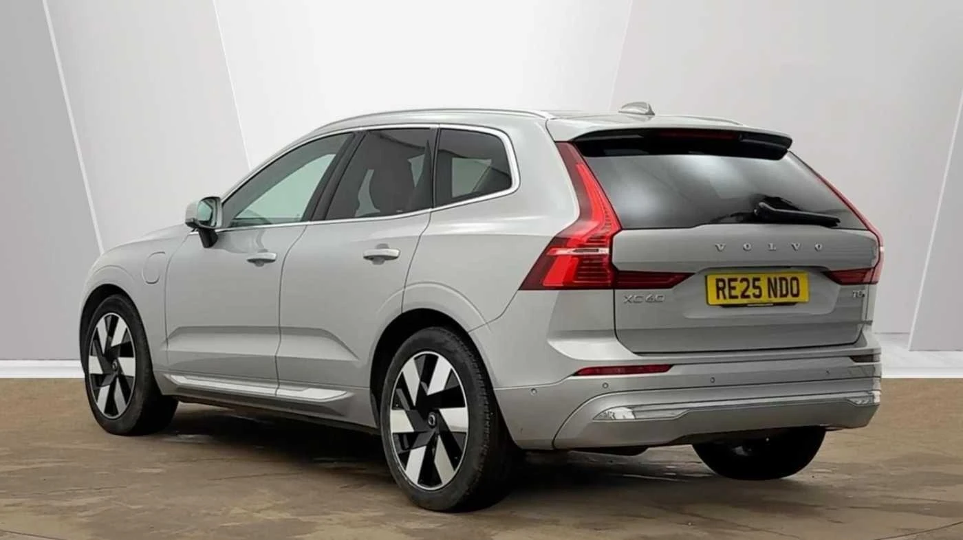 Volvo XC60 2.0h T8 18.8kWh Ultra Bright Auto AWD Euro 6 (s/s) 5dr RE25NDO Image 3