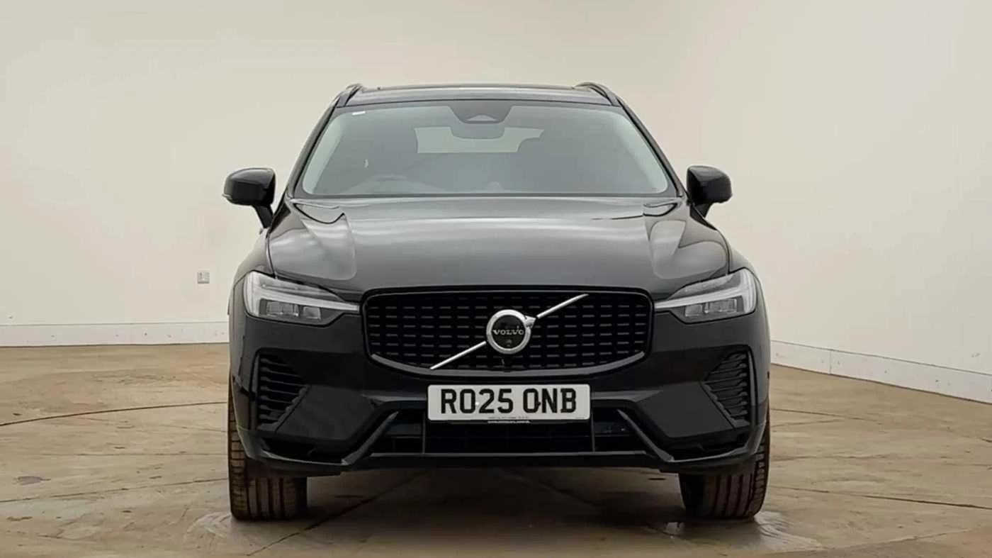 Volvo XC60 2.0h T8 18.8kWh Ultra Dark Auto AWD Euro 6 (s/s) 5dr RO25ONB Image 2