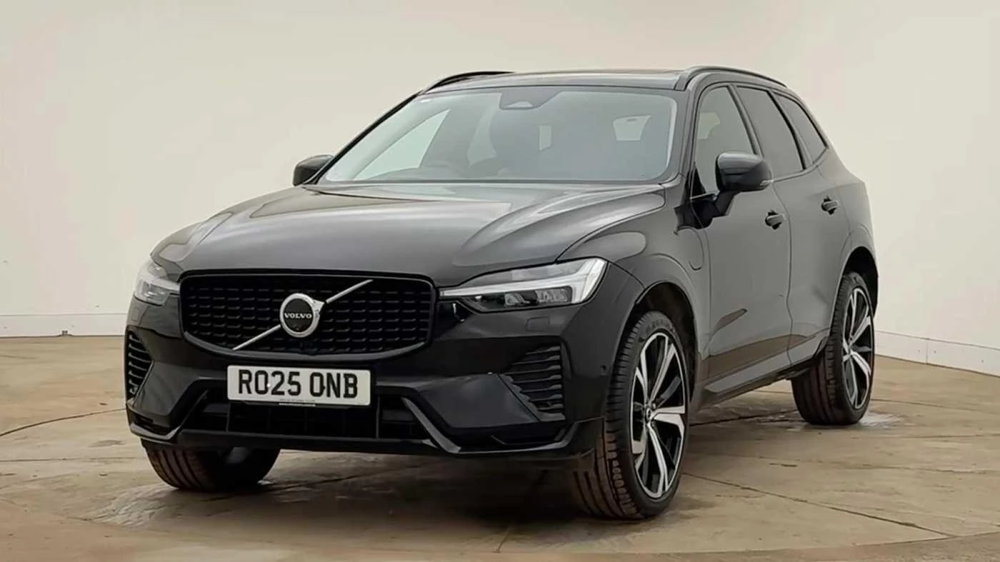 Volvo XC60 2.0h T8 18.8kWh Ultra Dark Auto AWD Euro 6 (s/s) 5dr RO25ONB Image 3