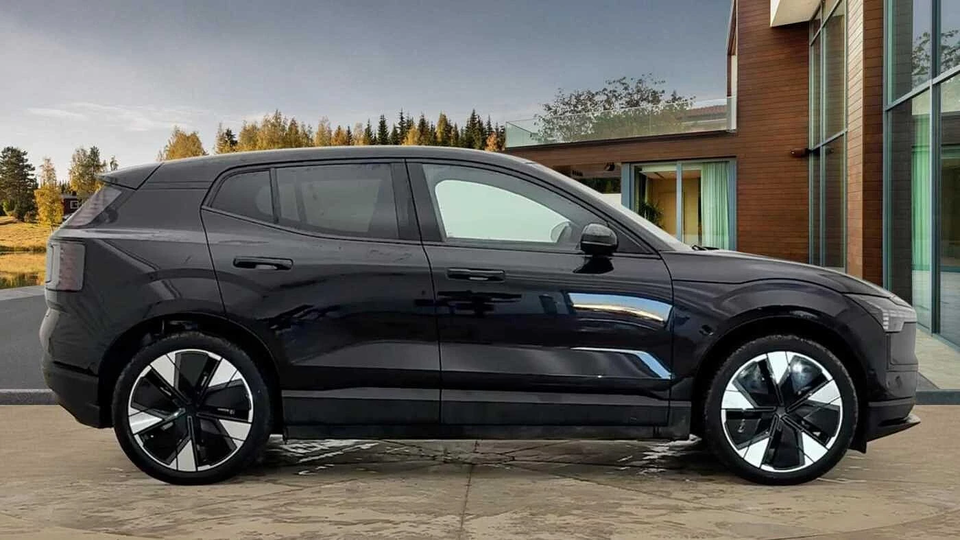 Volvo EX30 Single Motor Extended Range 69kWh Ultra Auto 5dr OX25HMK Image 2