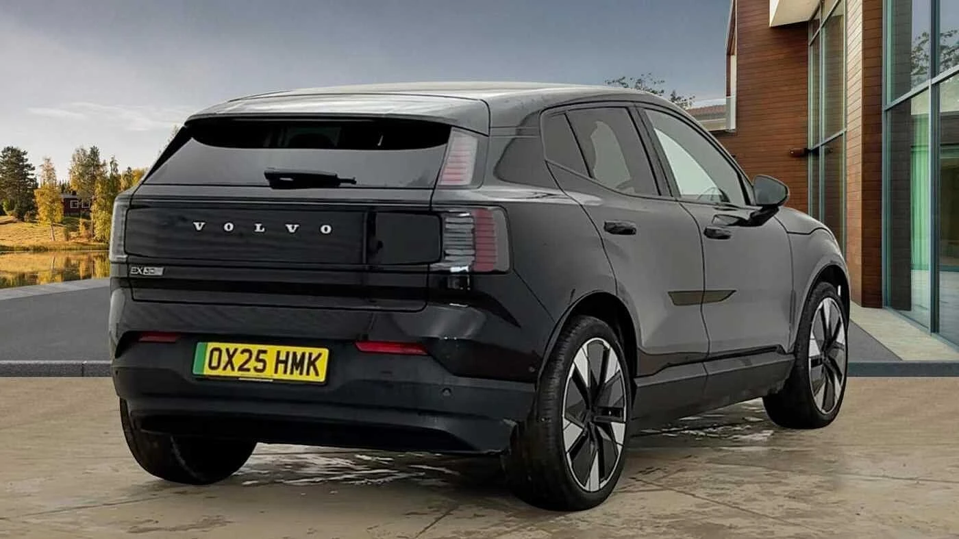 Volvo EX30 Single Motor Extended Range 69kWh Ultra Auto 5dr OX25HMK Image 3