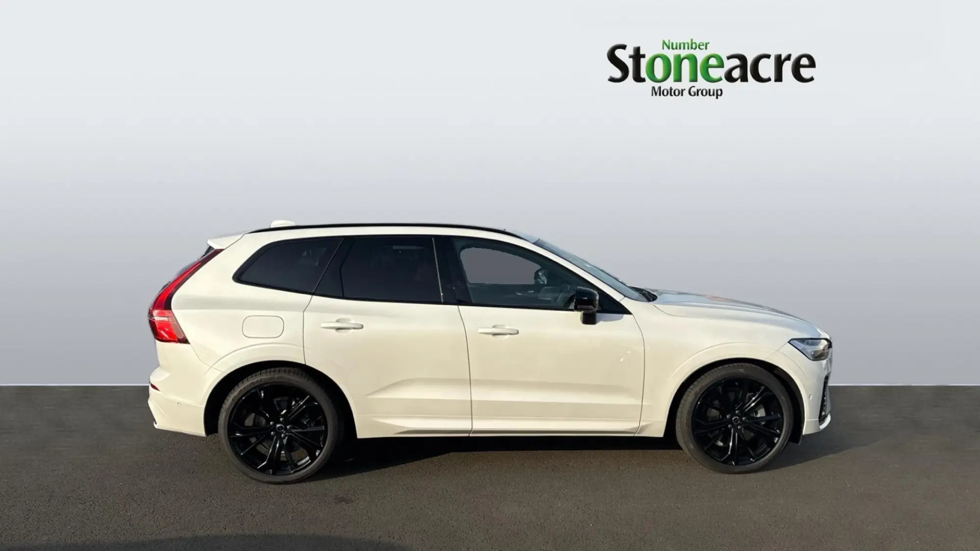 Volvo XC60 2.0 T8 18.8kWh Ultra Black Edition Auto AWD Euro 6 (s/s) 5dr NL26LNP Image 3