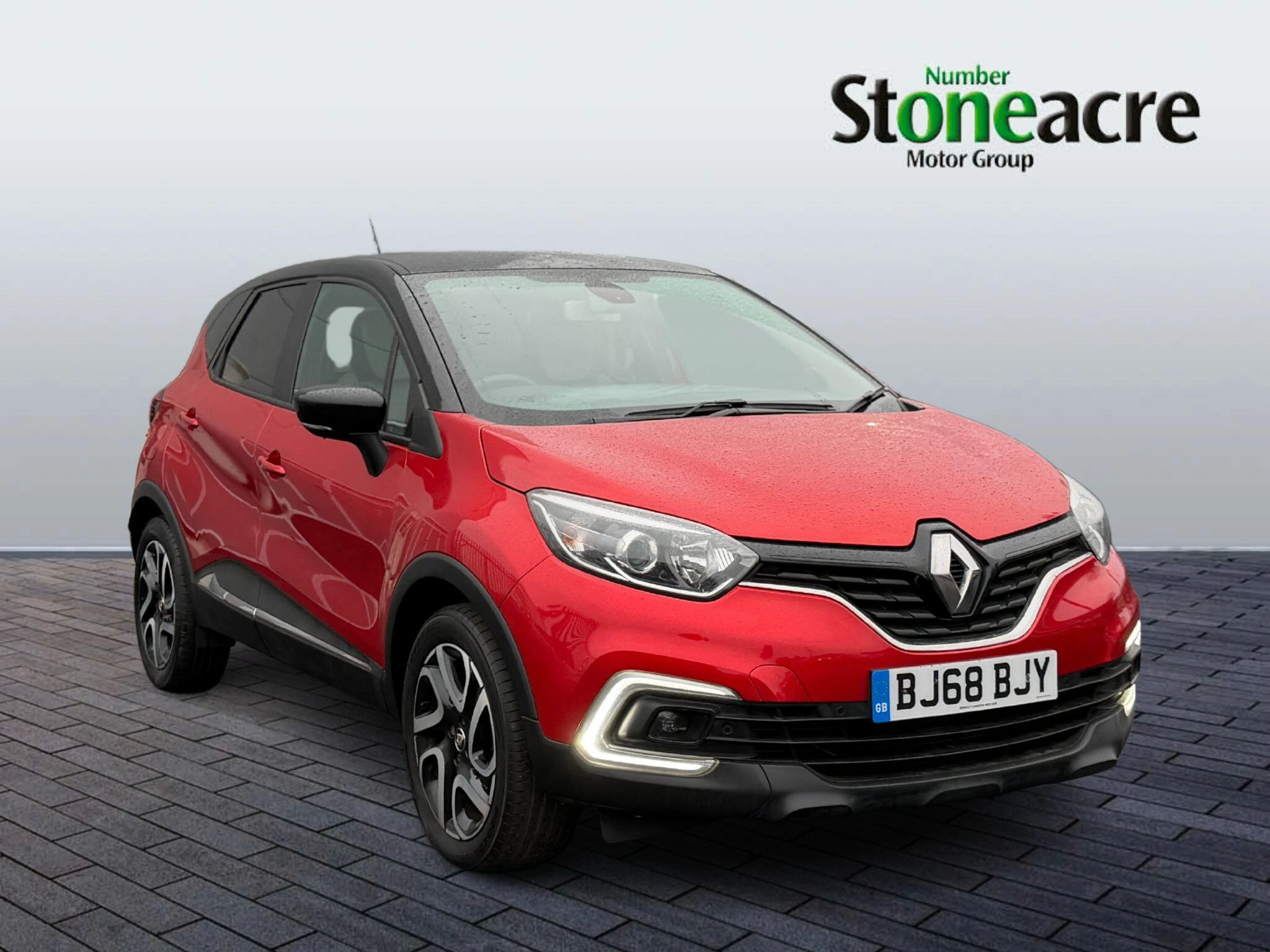Renault Captur 0.9 TCE 90 Iconic 5dr BJ68BJY Image 1