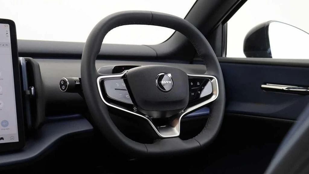 Volvo EX30 200kW SM Extended Range Plus 69kWh 5dr Auto NG75CVW Image 3