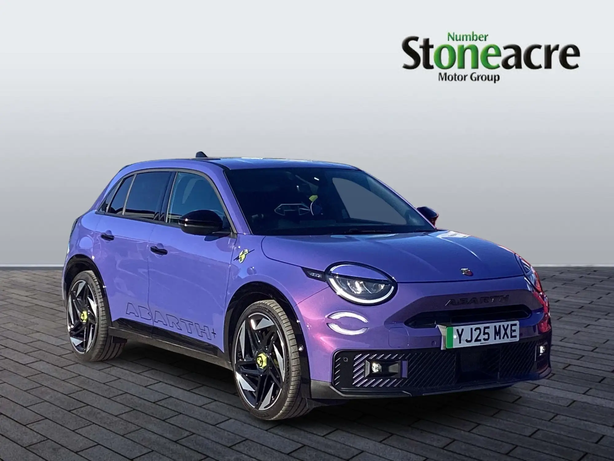 Abarth 600e 54kWh Scorpionissima Auto 5dr YJ25MXE Image 1