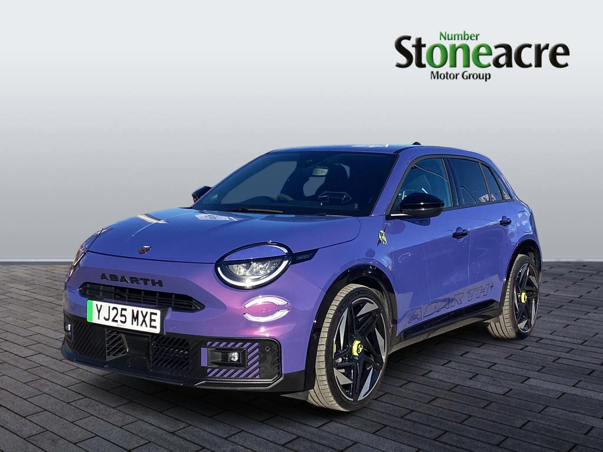 Abarth 600e 54kWh Scorpionissima Auto 5dr YJ25MXE Image 3