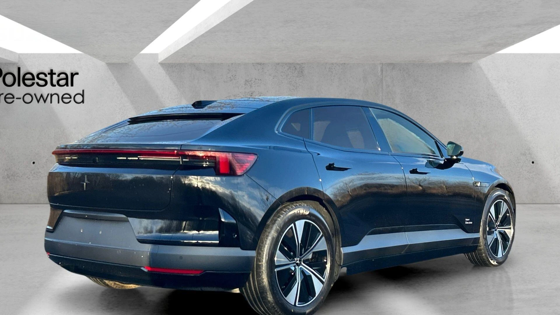 Polestar 4 Single Motor 100kWh Long Range Auto RWD 5dr OW75YXC Image 3