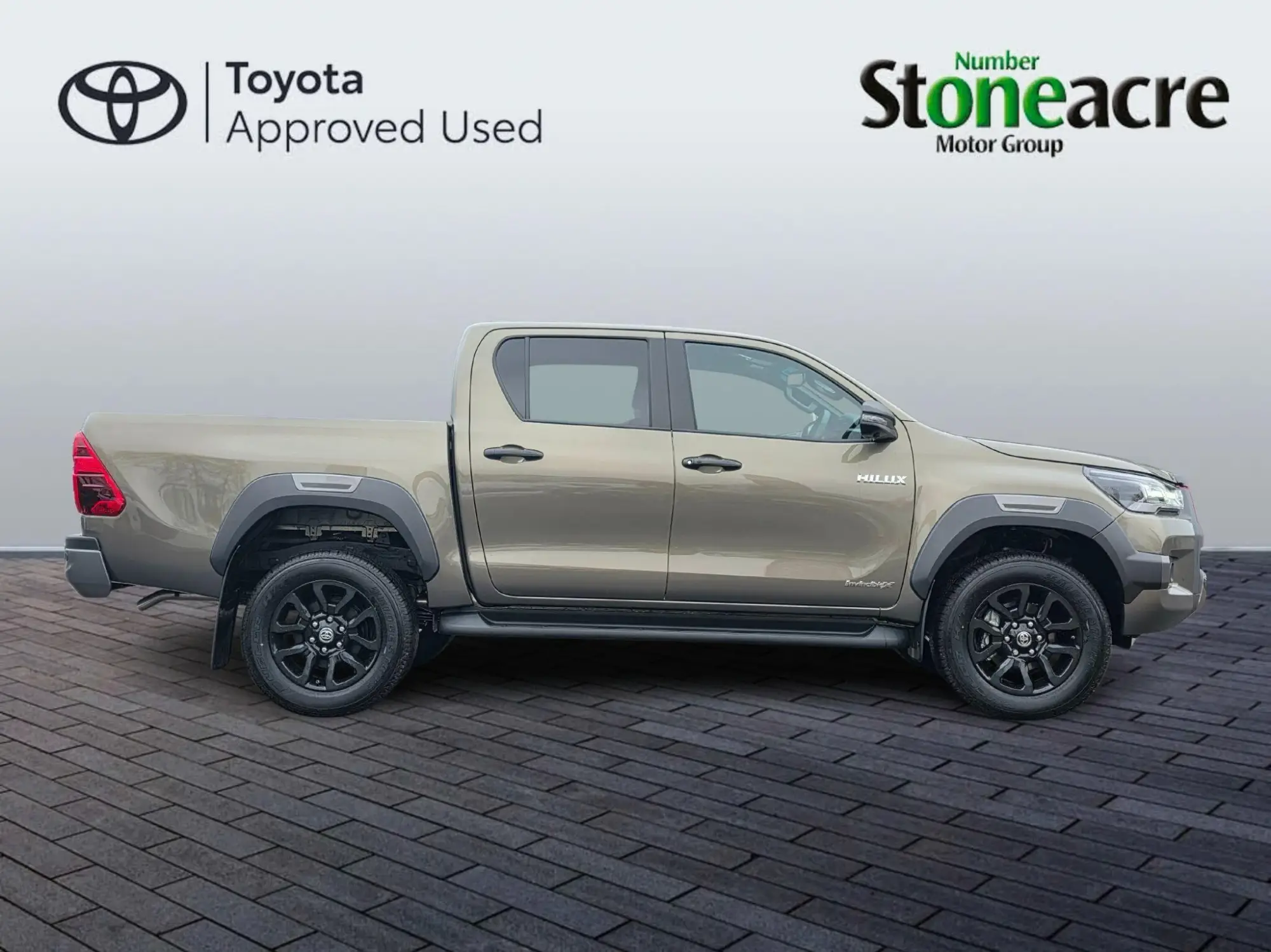 Toyota Hilux Image 2