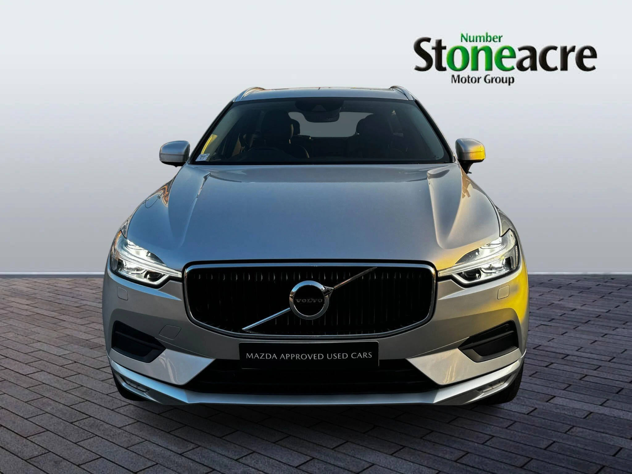 Volvo XC60 2.0 D4 Momentum Pro 5dr AWD Geartronic KR18VAJ Image 2