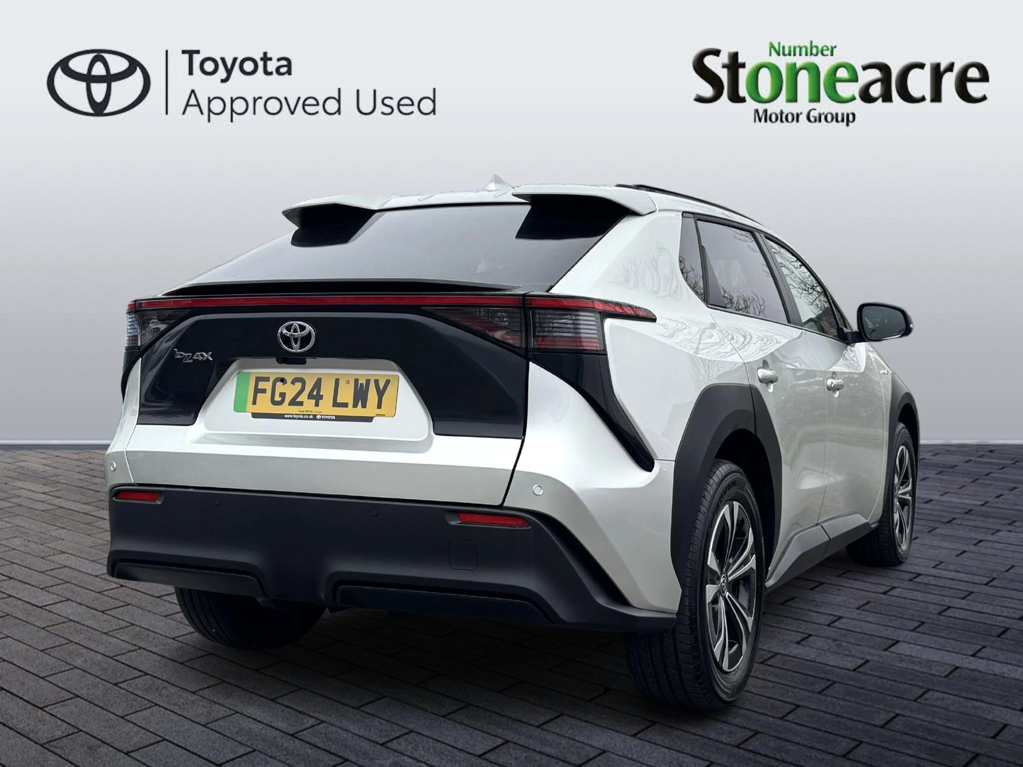 Toyota bZ4X 71.4 kWh Motion Auto 5dr (11kW OBC) FG24LWY Image 3