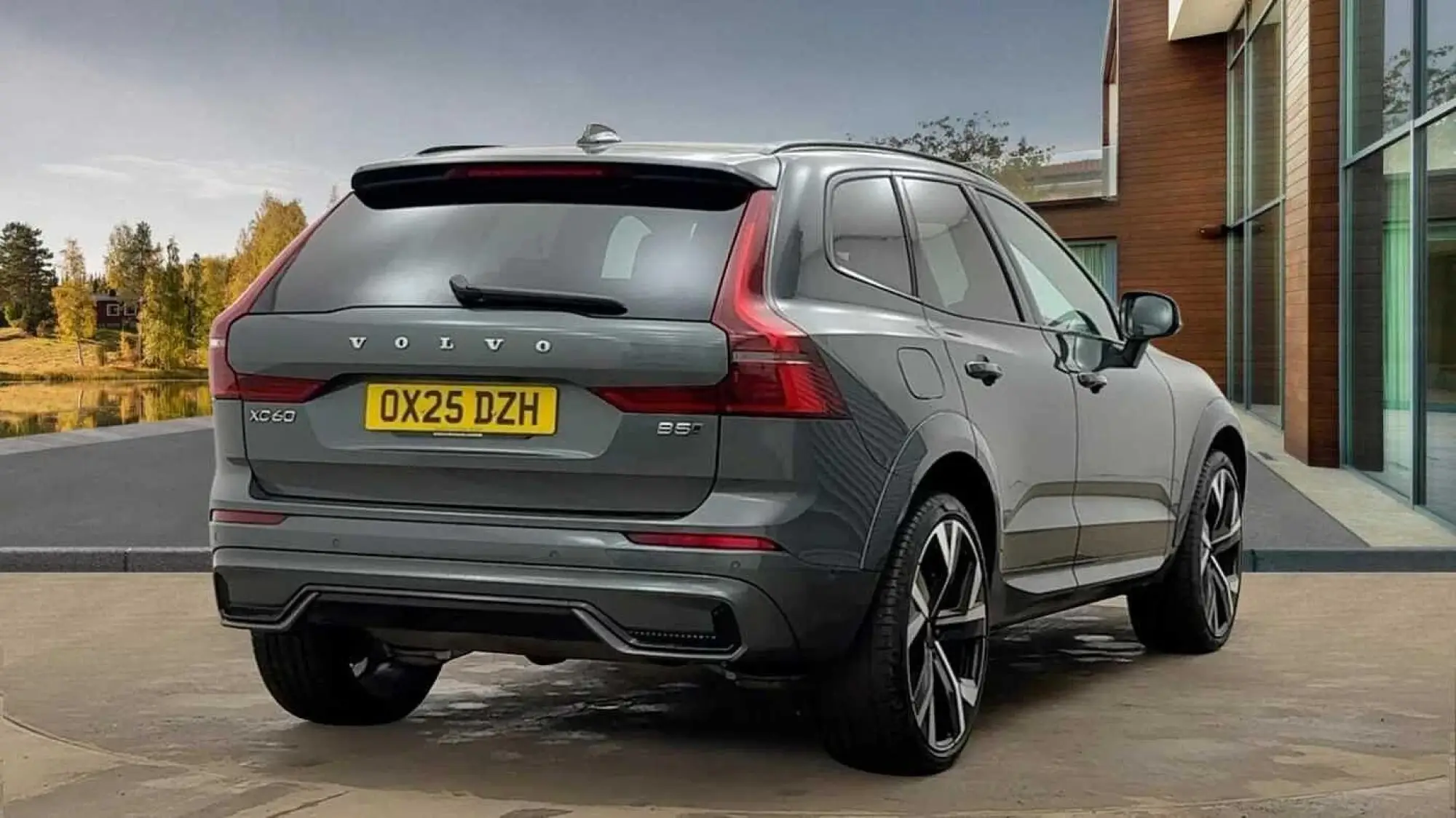 Volvo XC60 2.0 B5 MHEV Ultra Dark Auto AWD Euro 6 (s/s) 5dr OX25DZH Image 3