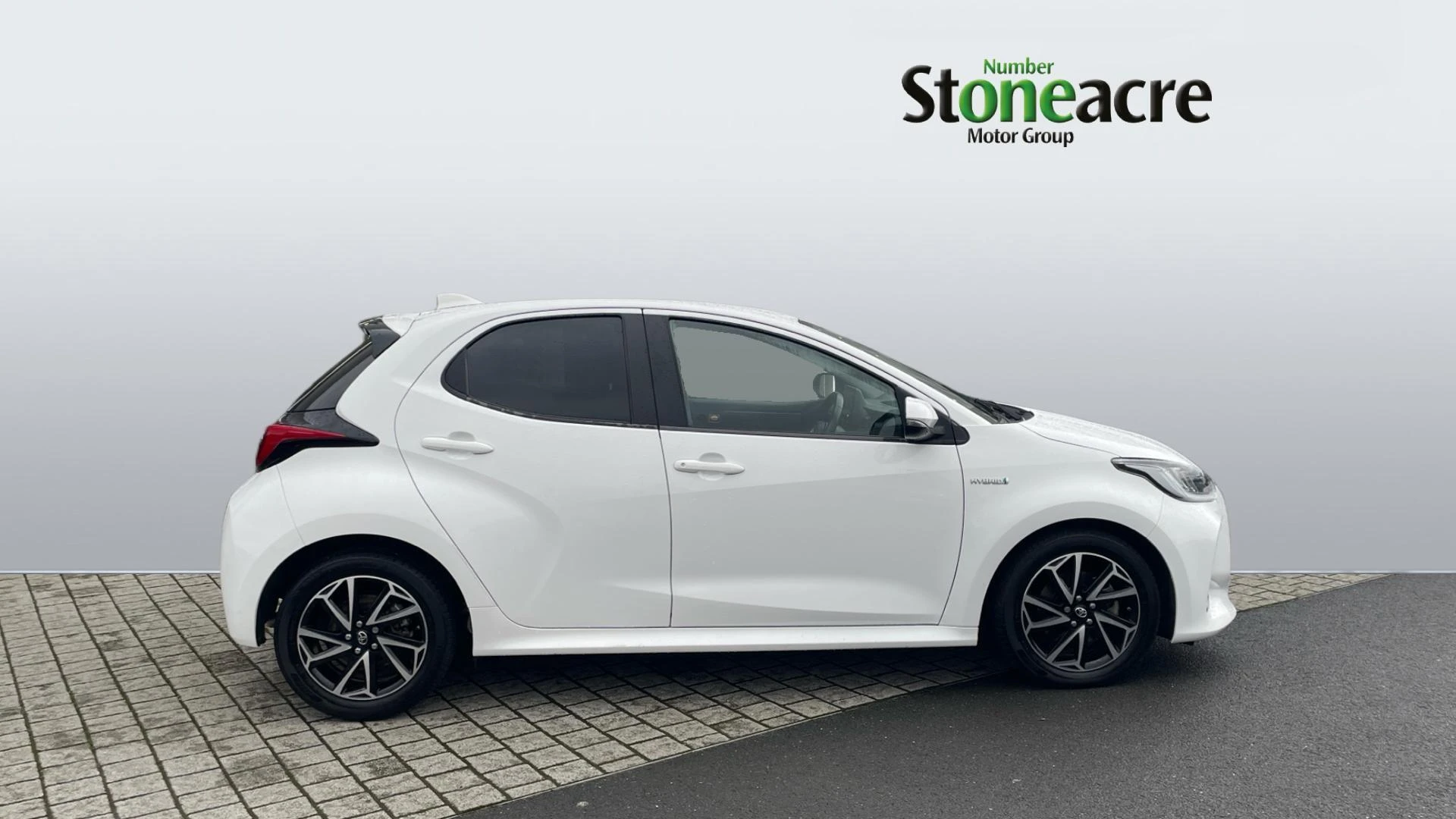 Toyota Yaris 1.5 Hybrid Design 5dr CVT YP21BXC Image 3