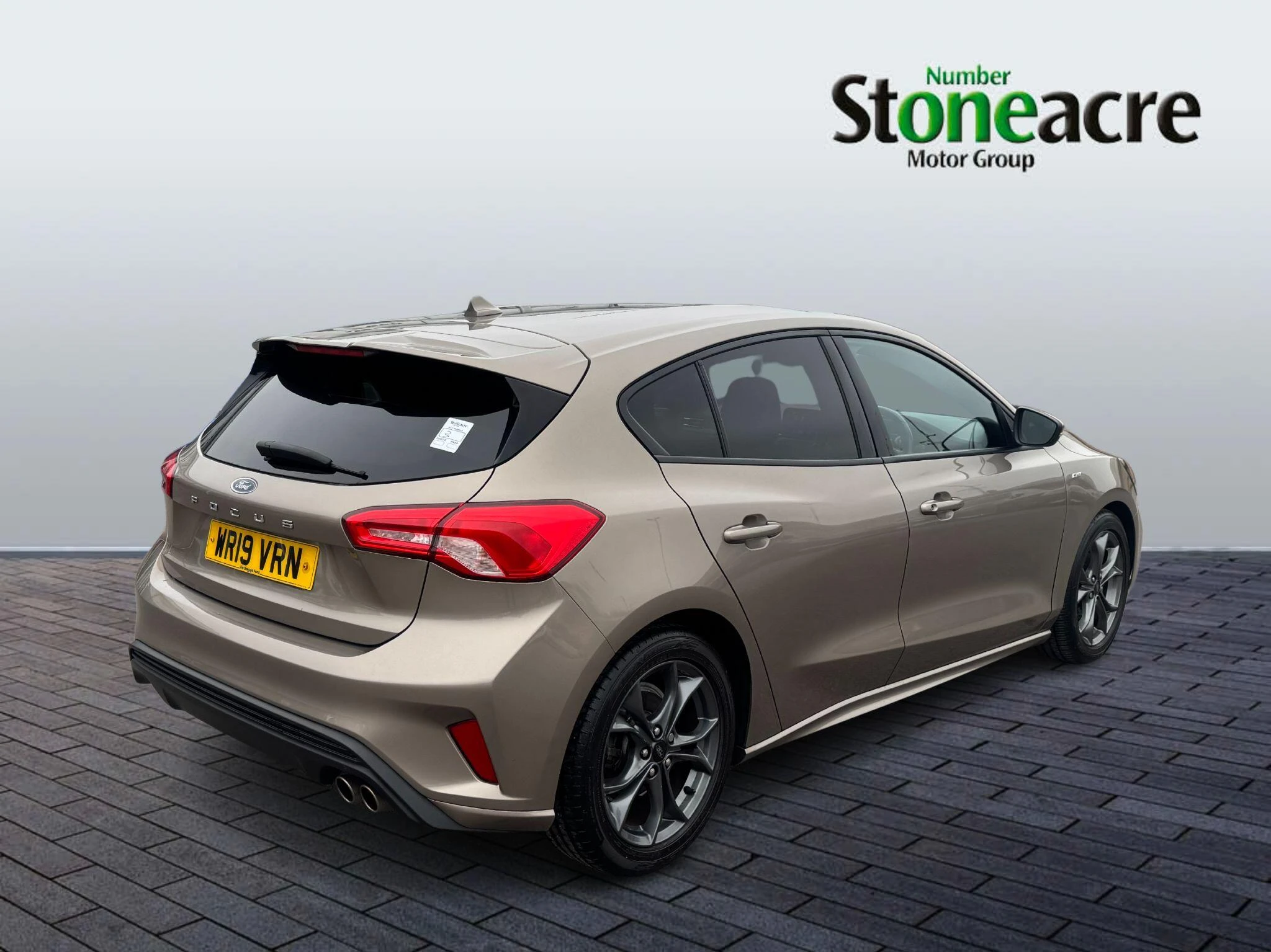 Ford Focus 1.0T EcoBoost ST-Line Euro 6 (s/s) 5dr WR19VRN Image 3