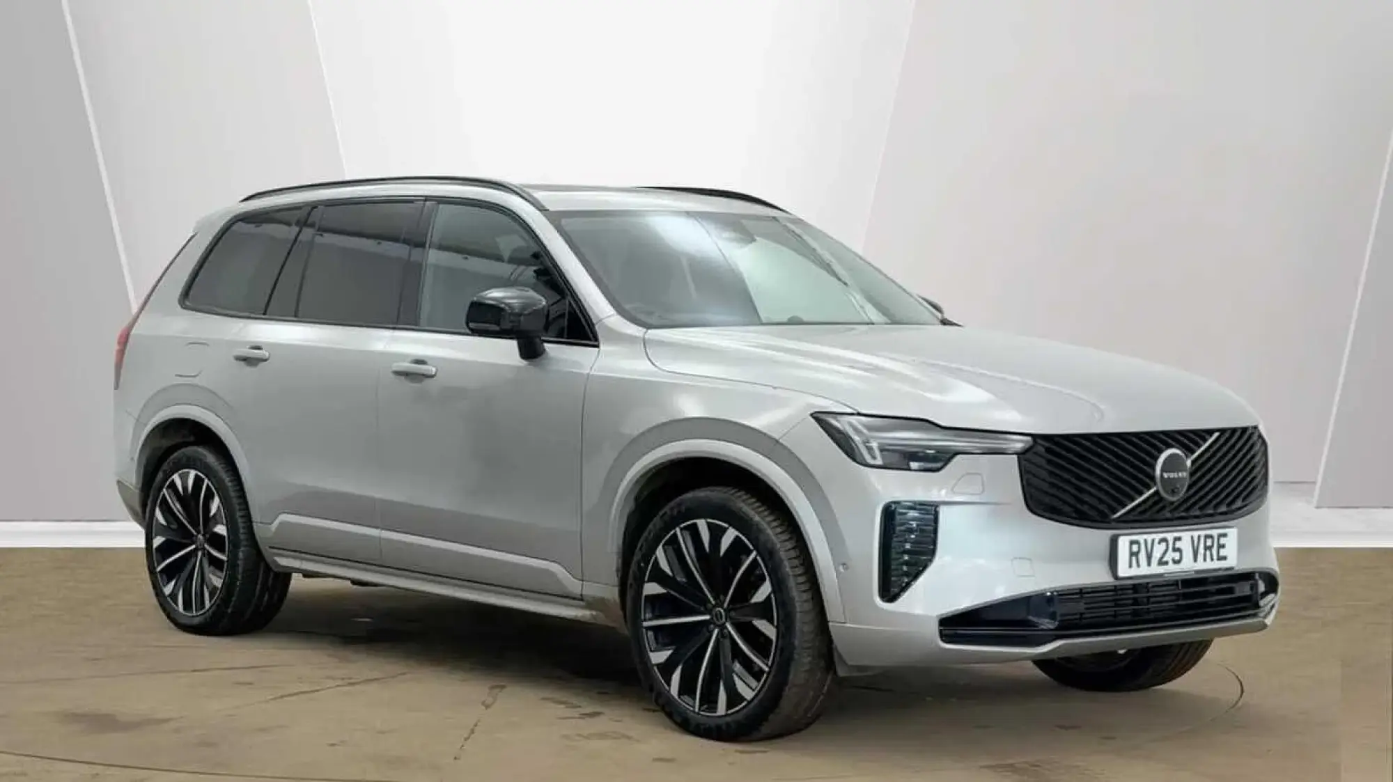 Volvo XC90 Plug-In Hybrid 2.0 T8 18.8kWh Ultra Dark Auto 4WD Euro 6 (s/s) 5dr RV25VRE Image 1