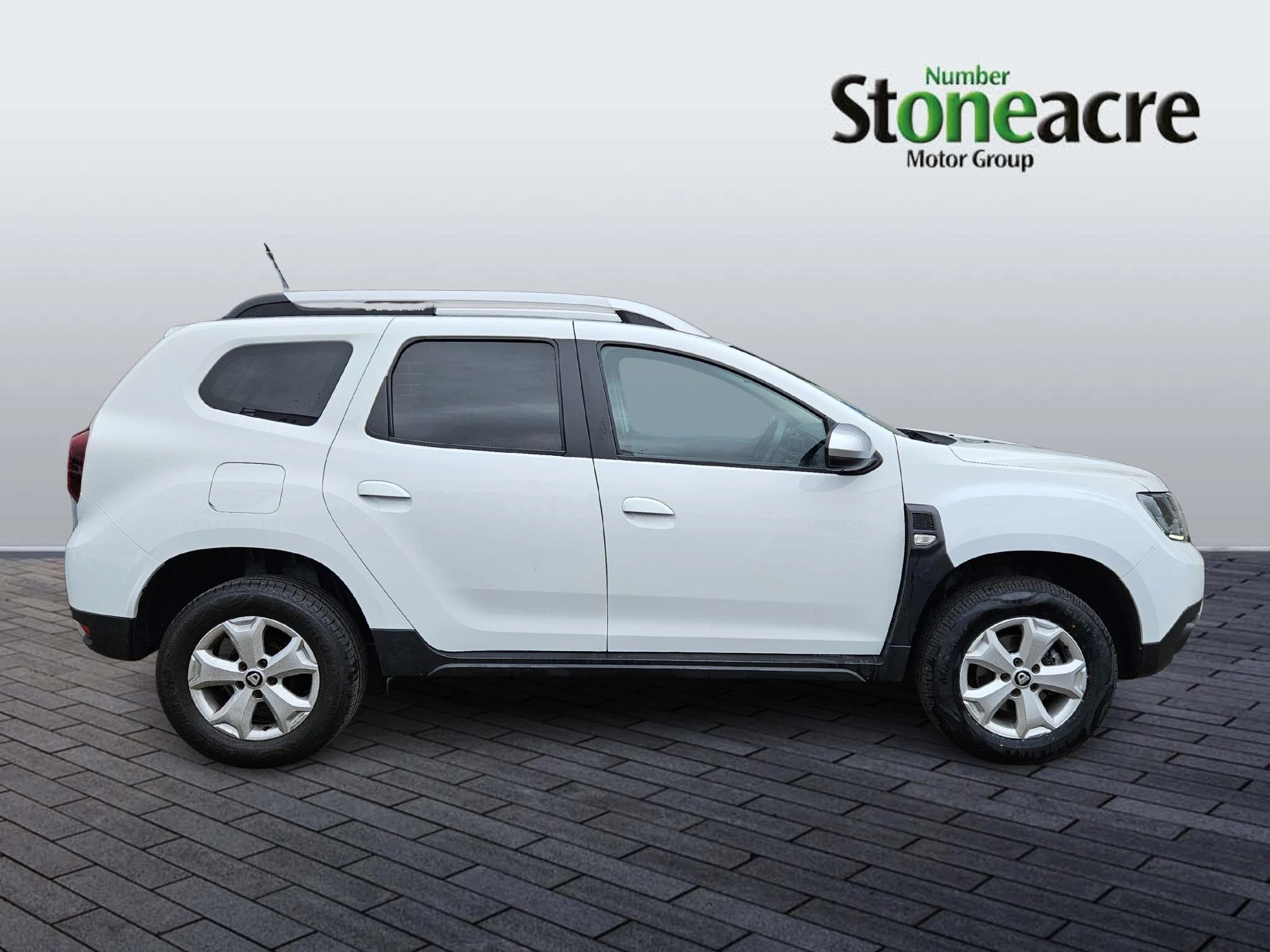 Dacia Duster 1.6 SCe Comfort Euro 6 (s/s) 5dr NV19XYC Image 2