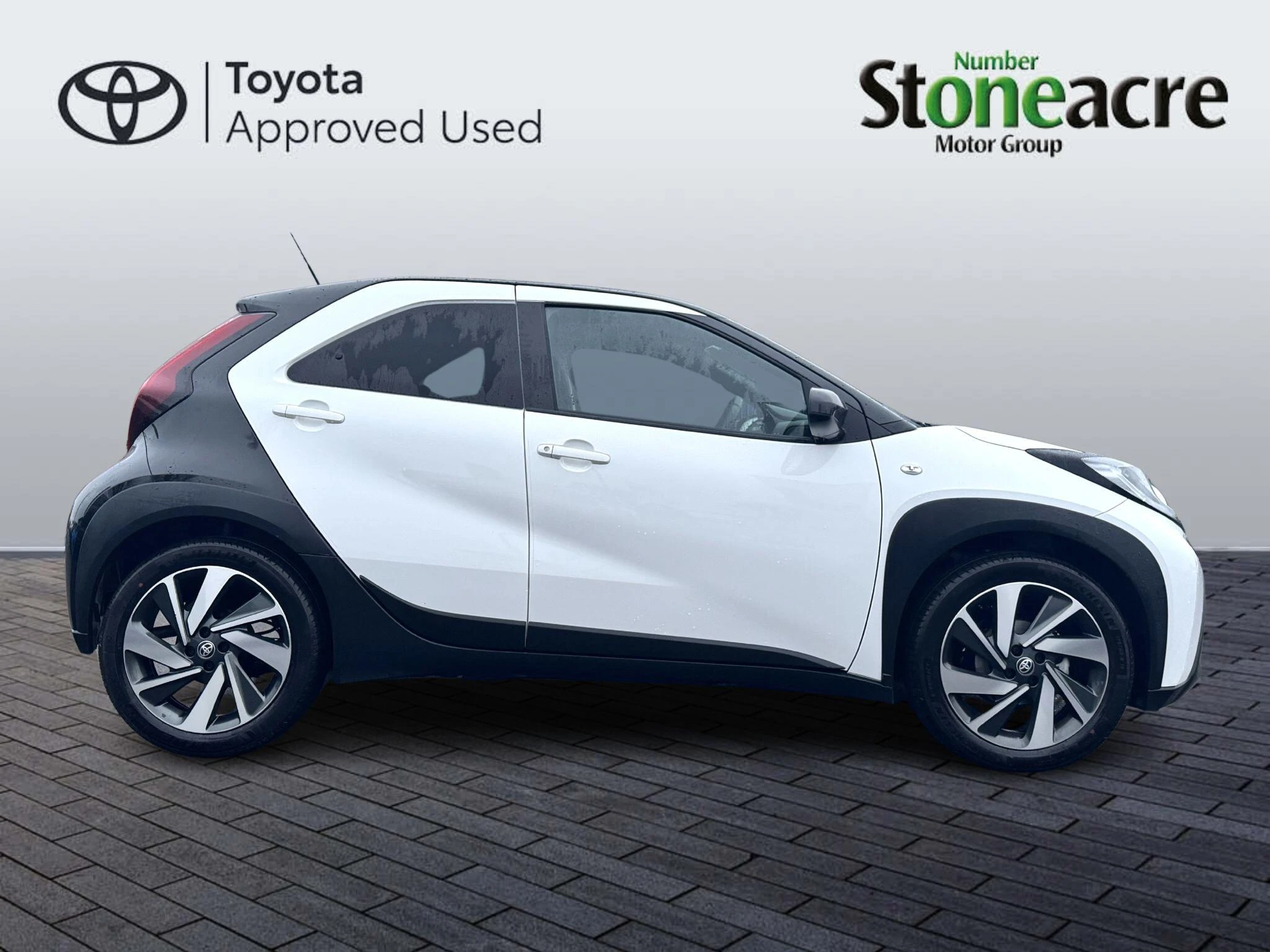 Toyota Aygo X 1.0 VVT-i Edge 5dr NV75HNA Image 2