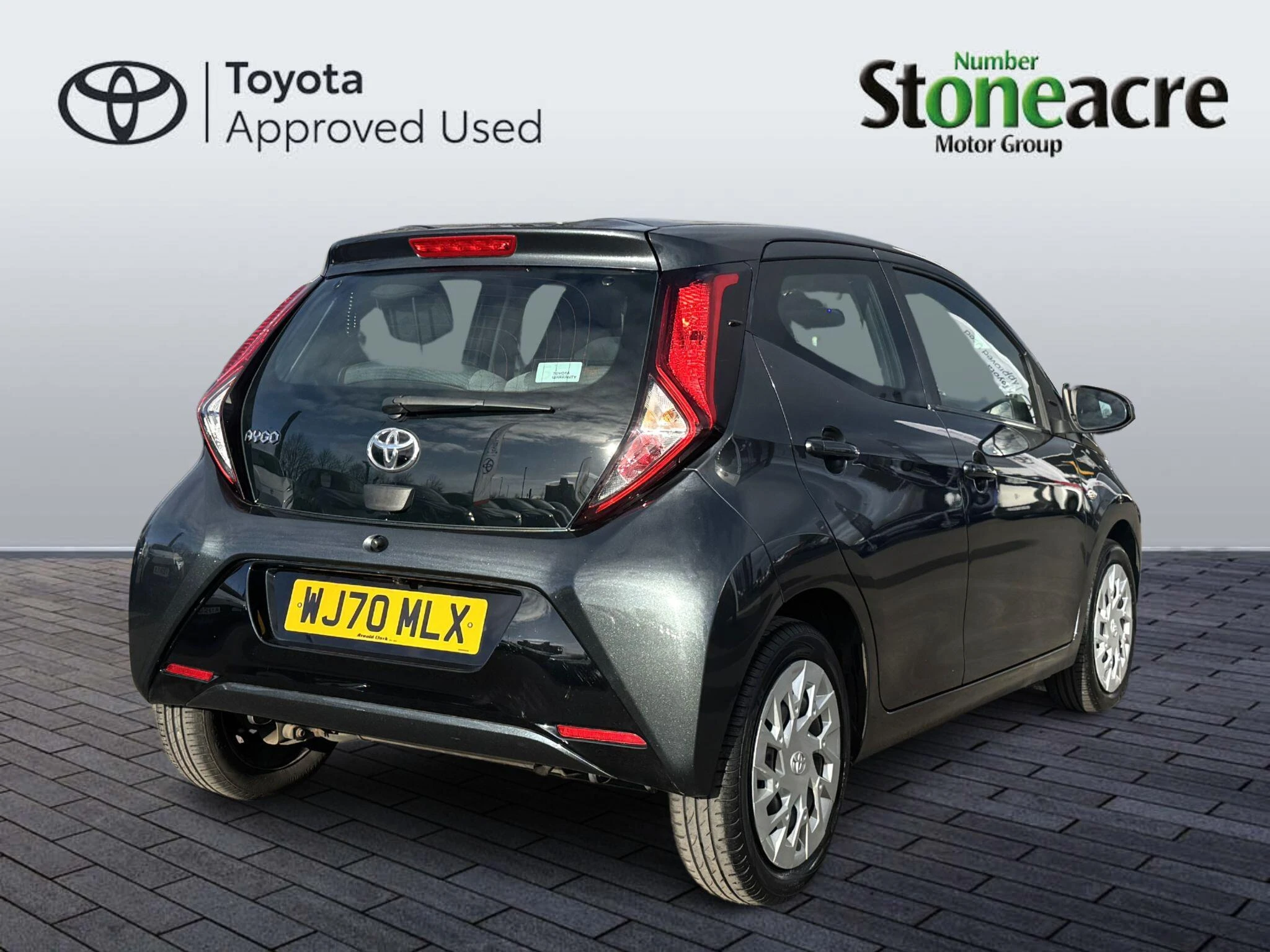 Toyota Aygo 1.0 VVT-i x-play Hatchback 5dr Petrol x-shift Euro 6 (Safety Sense) (71 ps) WJ70MLX Image 3