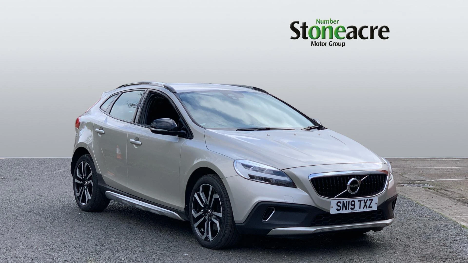 Volvo V40 Cross Country 1.5 T3 GPF Pro Auto Euro 6 (s/s) 5dr SN19TXZ Image 1
