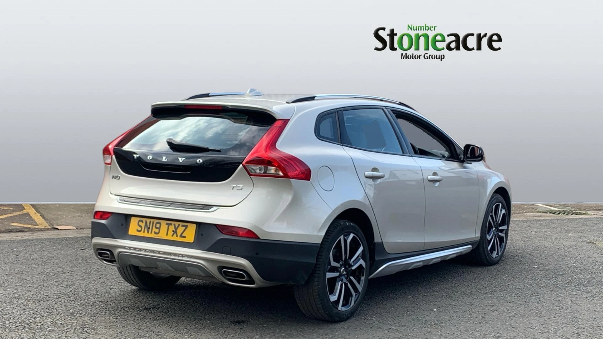 Volvo V40 Cross Country 1.5 T3 GPF Pro Auto Euro 6 (s/s) 5dr SN19TXZ Image 2