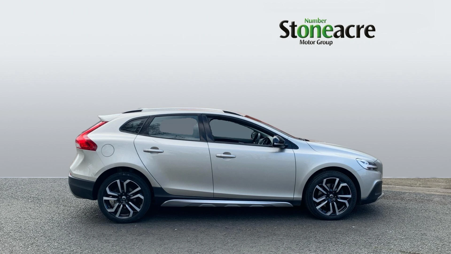 Volvo V40 Cross Country 1.5 T3 GPF Pro Auto Euro 6 (s/s) 5dr SN19TXZ Image 3