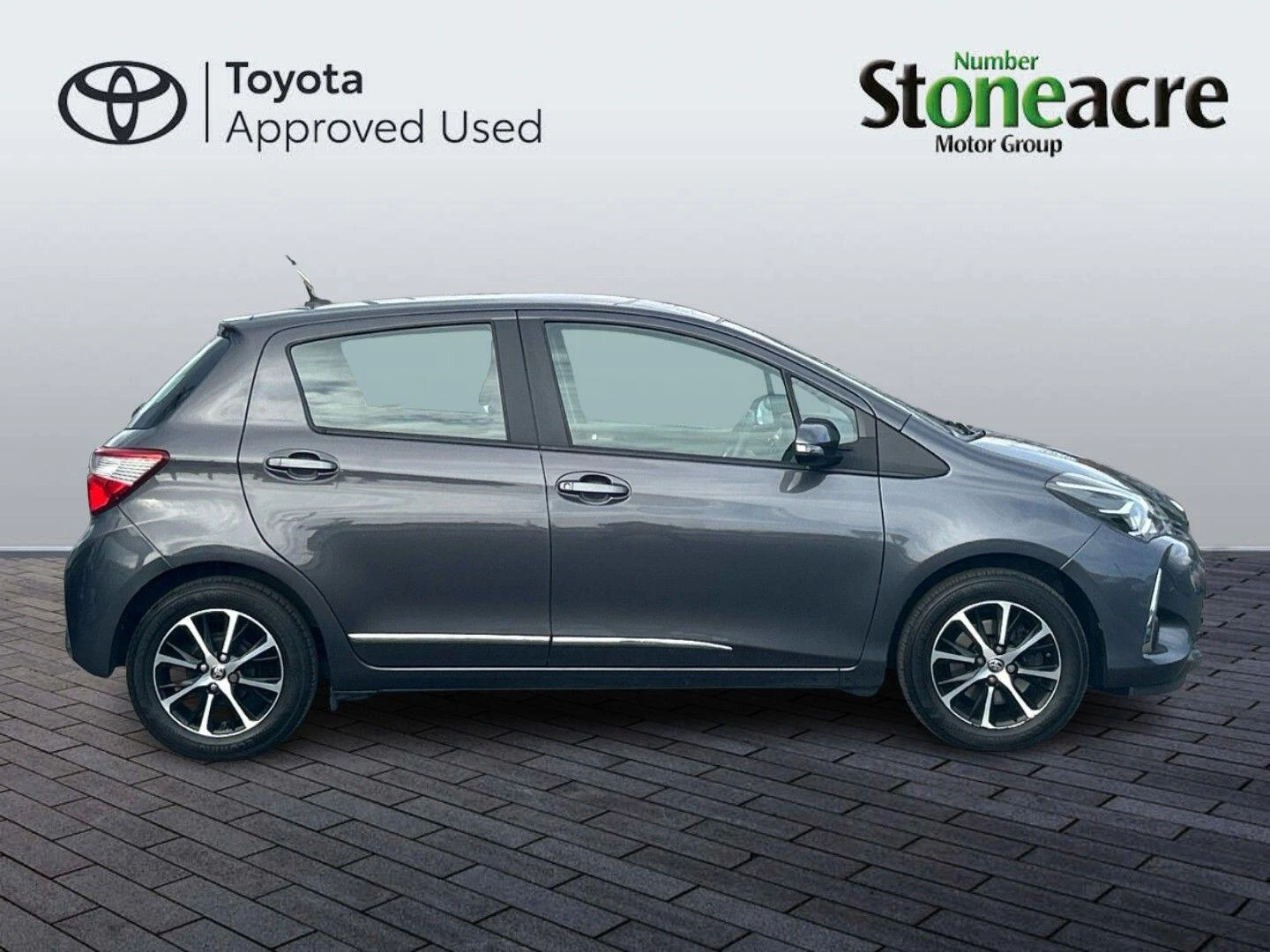 Toyota Yaris 1.5 VVT-i Icon Tech Euro 6 5dr NJ18JYP Image 2