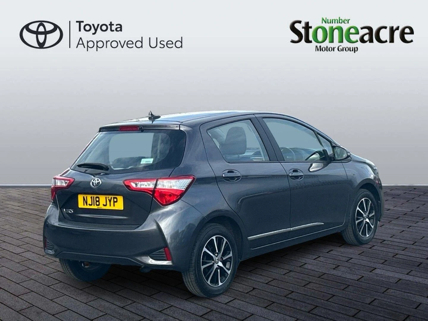 Toyota Yaris 1.5 VVT-i Icon Tech Euro 6 5dr NJ18JYP Image 3
