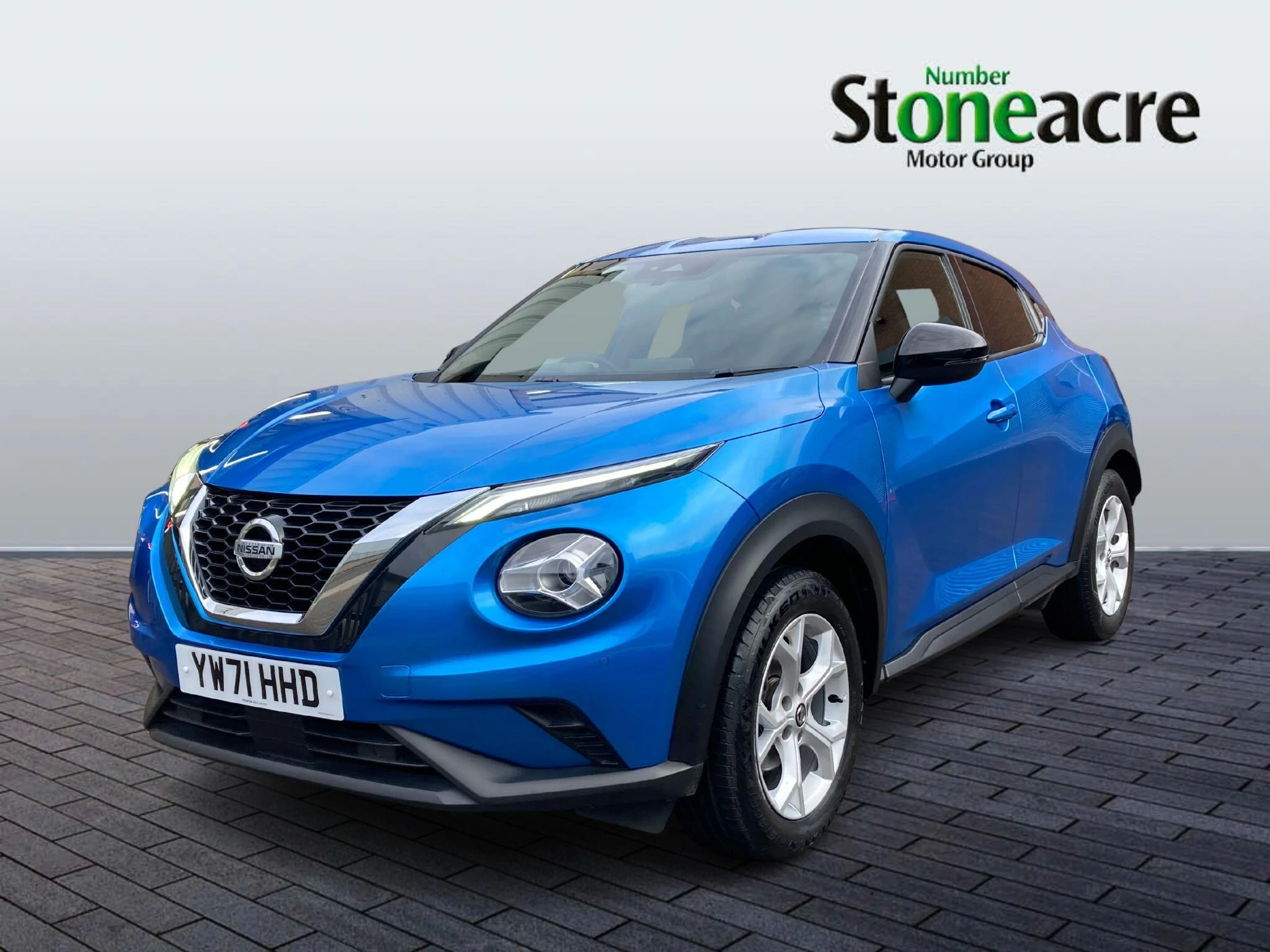 Nissan Juke 1.0 DiG-T N-Connecta 5dr YW71HHD Image 3