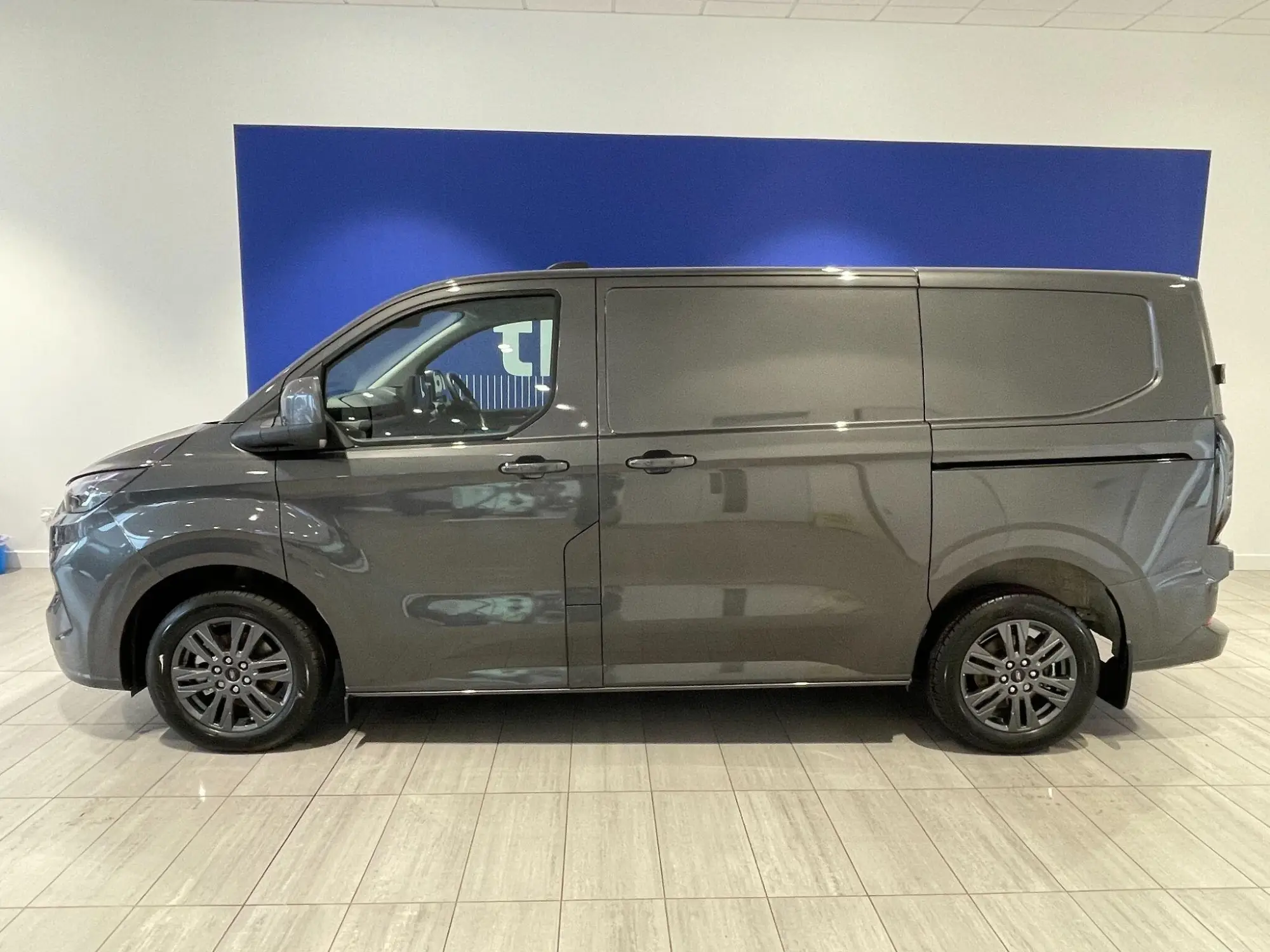 Ford Transit Custom Image 3