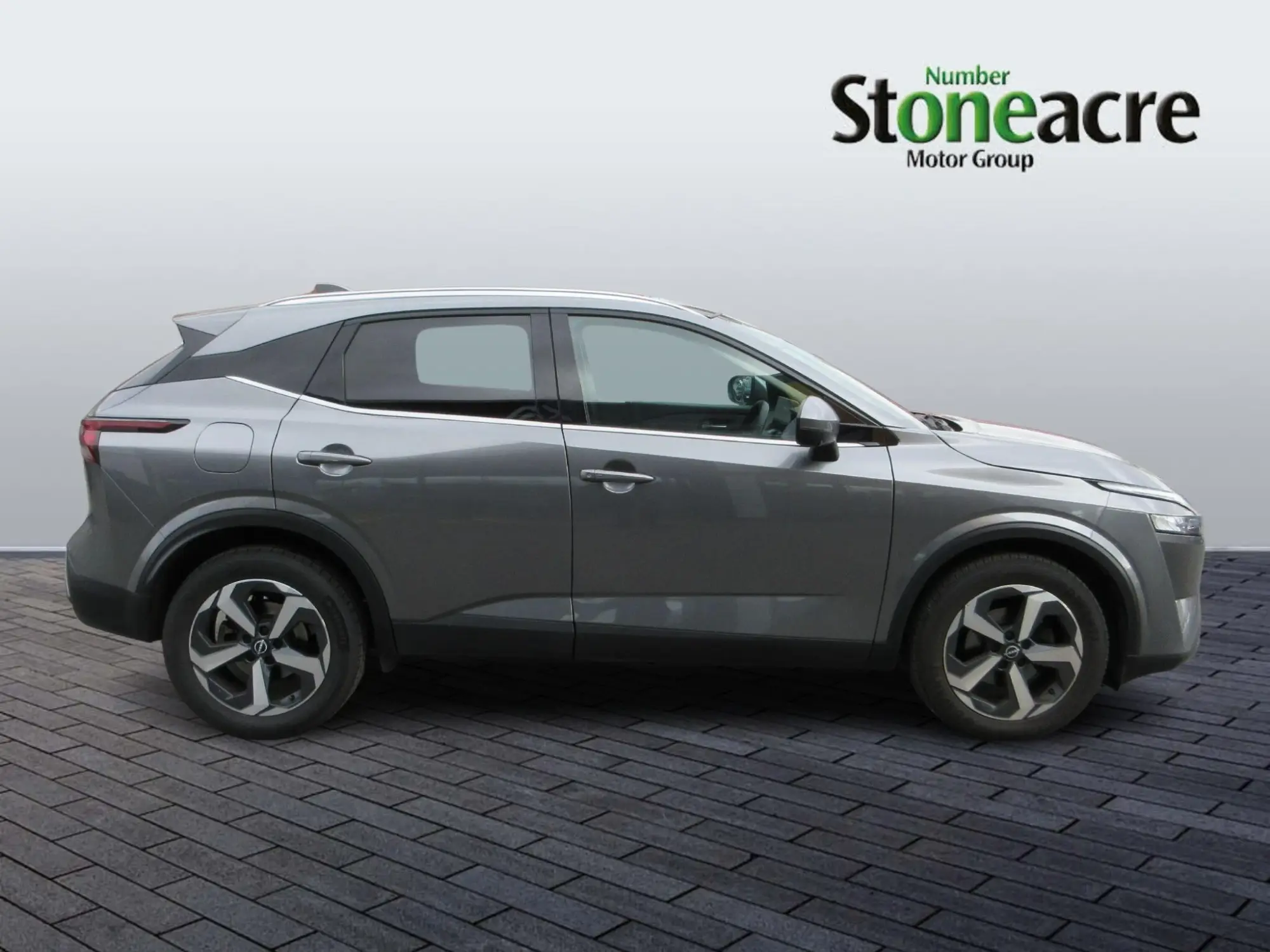 Nissan Qashqai 1.3 DiG-T MH N-Connecta 5dr DP73FAK Image 2