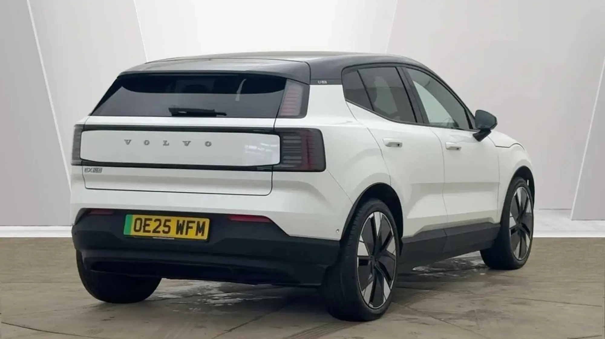 Volvo EX30 315kW Twin Motor Performance Ultra 69kWh 5dr Auto OE25WFM Image 3