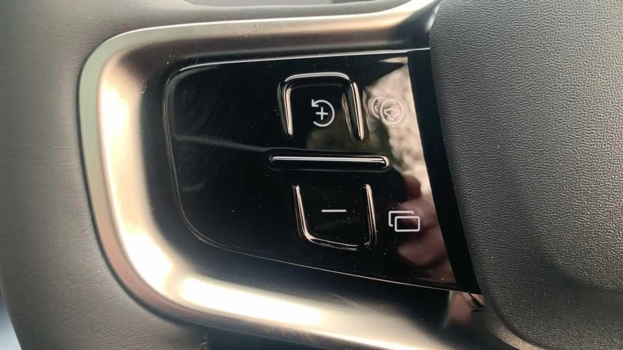 Volvo EX30 Image 8