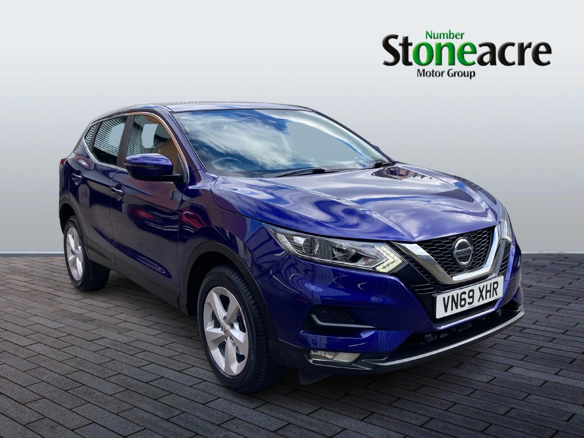 Nissan Qashqai 1.3 DiG-T Acenta Premium 5dr VN69XHR Image 1