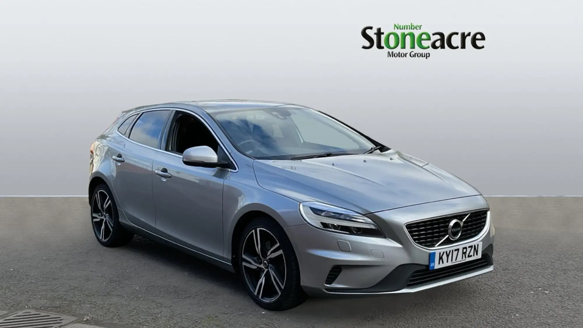 Volvo V40 2.0 D4 R-Design Pro Euro 6 (s/s) 5dr KY17RZN Image 1