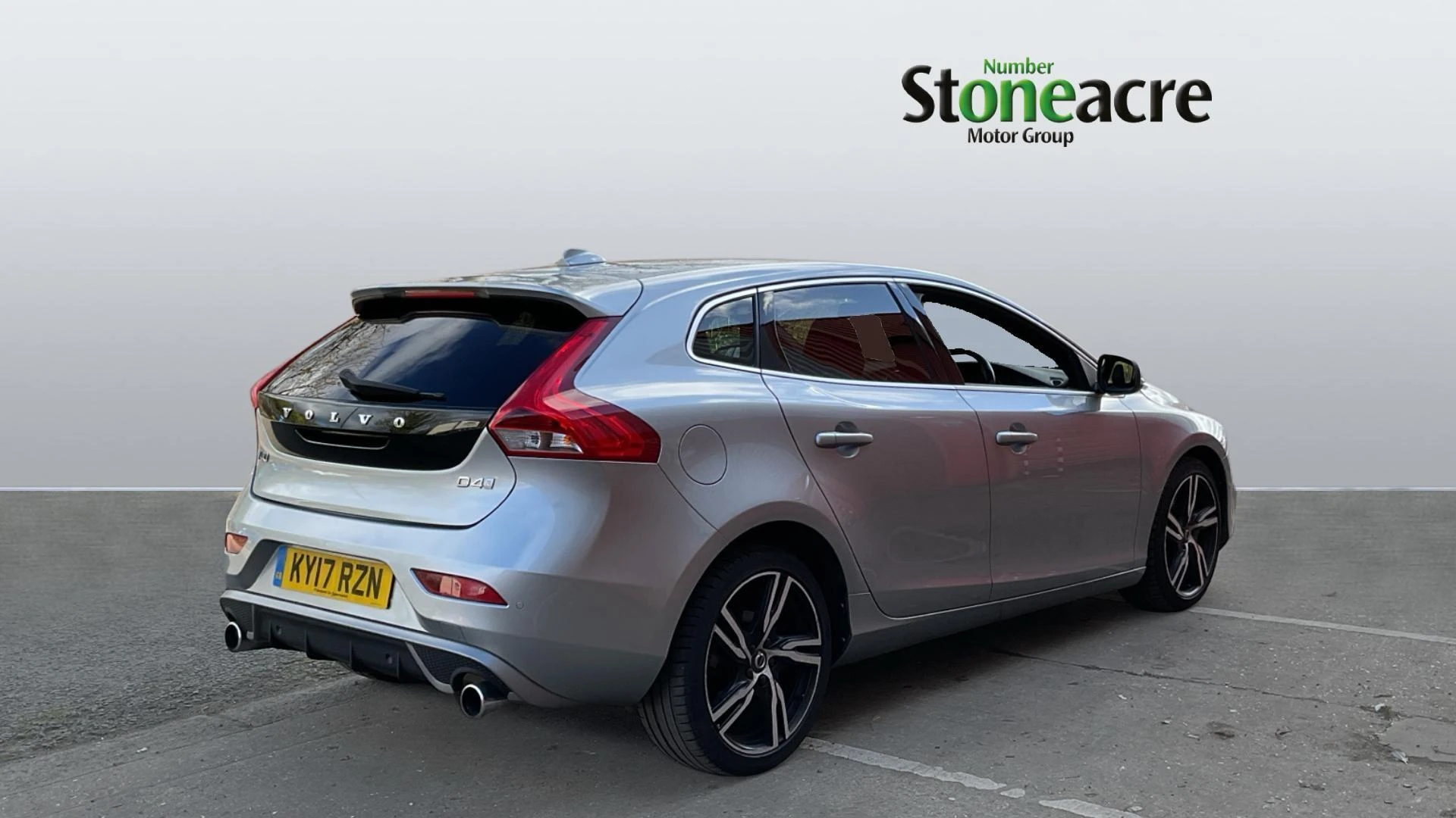 Volvo V40 2.0 D4 R-Design Pro Euro 6 (s/s) 5dr KY17RZN Image 2
