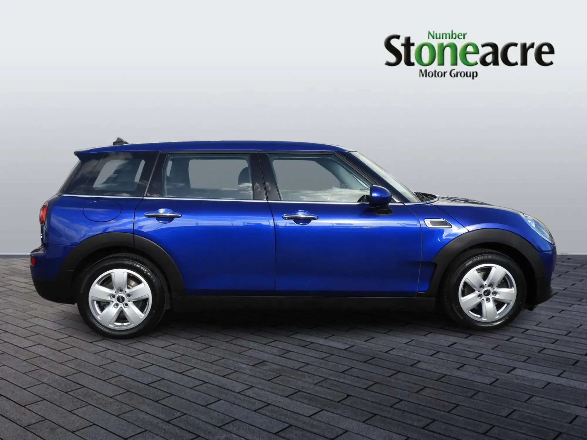 MINI Clubman 1.5 Cooper Steptronic Euro 6 (s/s) 6dr WD18XRX Image 2