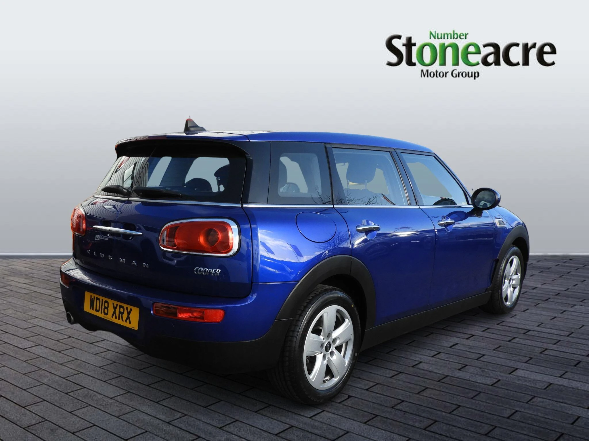 MINI Clubman 1.5 Cooper Steptronic Euro 6 (s/s) 6dr WD18XRX Image 3